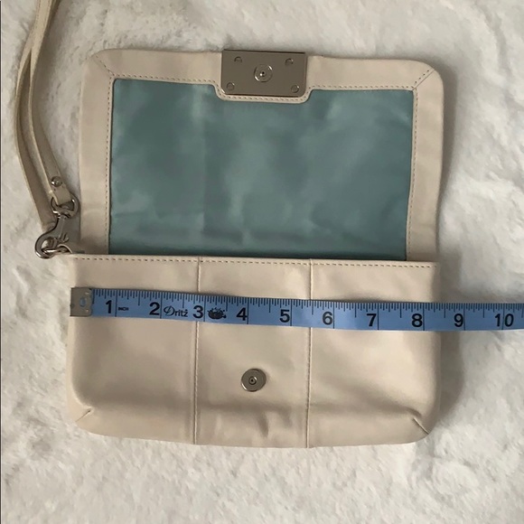 Coach Clutch - Picture 4 of 8